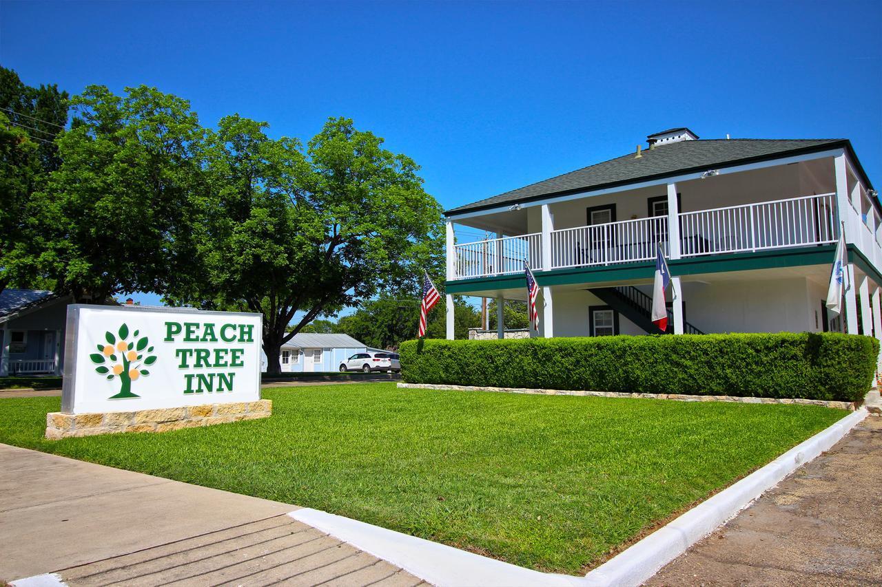 Peach Tree Inn&Suites Fredericksburg Exterior foto